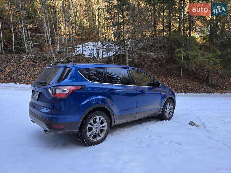 Внедорожник / Кроссовер Ford Escape 2016 в Черкассах