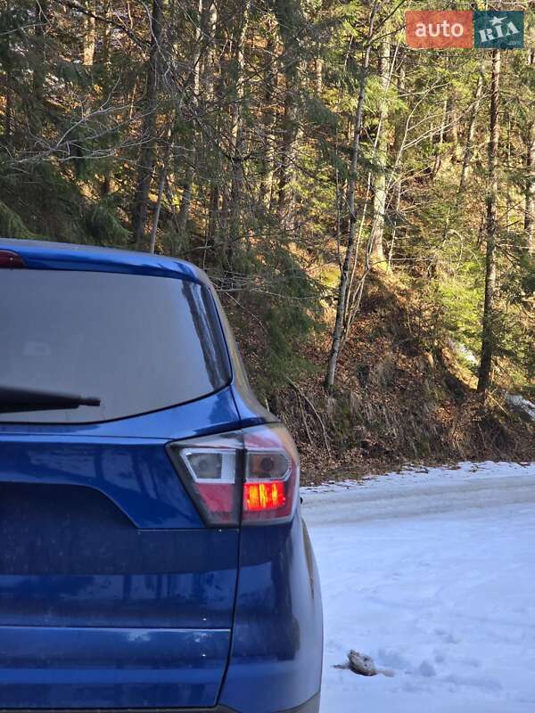 Внедорожник / Кроссовер Ford Escape 2016 в Черкассах