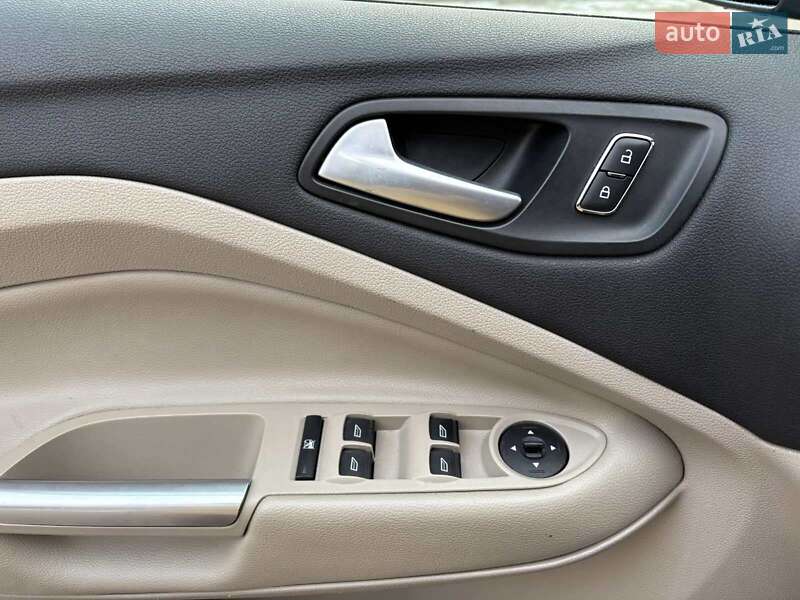 Внедорожник / Кроссовер Ford Escape 2015 в Николаеве