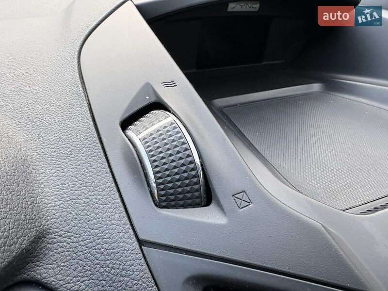 Внедорожник / Кроссовер Ford Escape 2015 в Николаеве