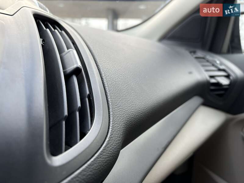 Внедорожник / Кроссовер Ford Escape 2015 в Николаеве