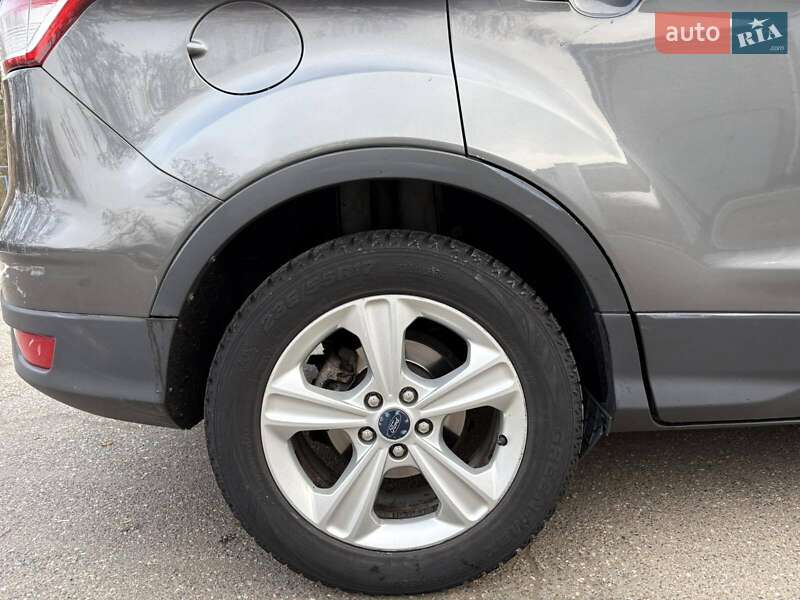 Внедорожник / Кроссовер Ford Escape 2015 в Николаеве