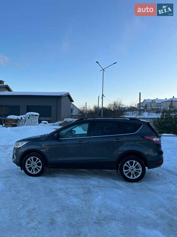 Внедорожник / Кроссовер Ford Escape 2017 в Львове