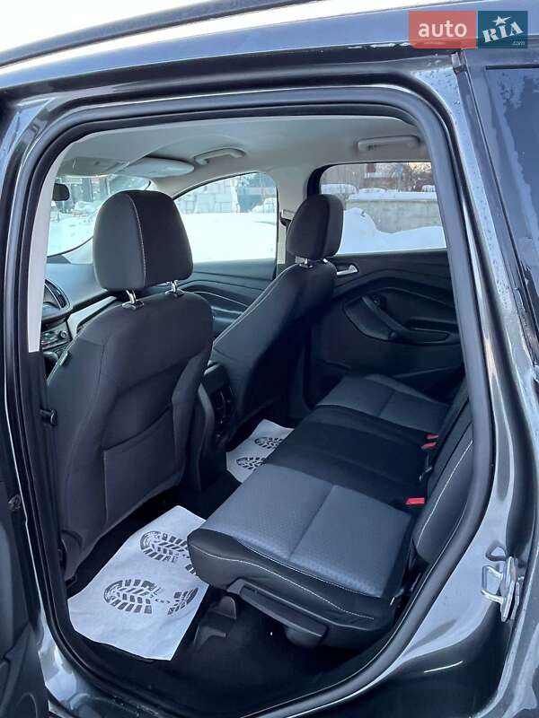 Внедорожник / Кроссовер Ford Escape 2017 в Львове