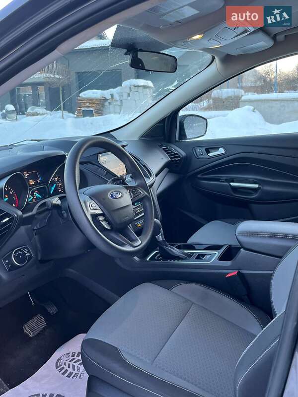 Внедорожник / Кроссовер Ford Escape 2017 в Львове