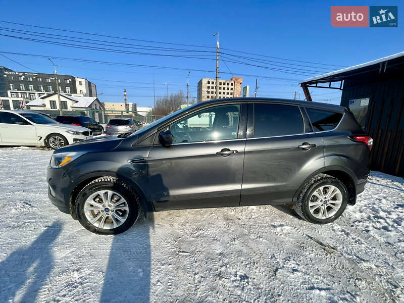 Позашляховик / Кросовер Ford Escape 2017 в Чернівцях