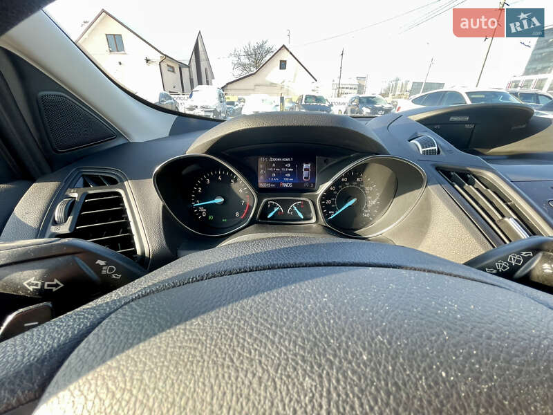 Позашляховик / Кросовер Ford Escape 2017 в Чернівцях