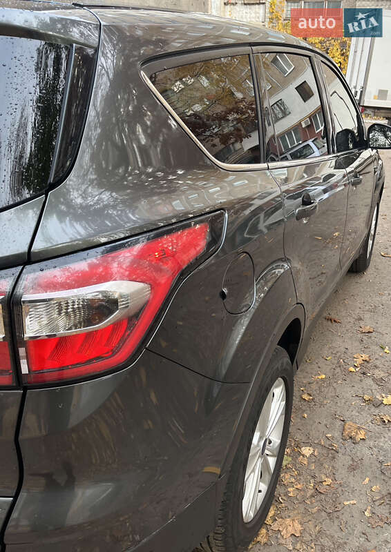 Внедорожник / Кроссовер Ford Escape 2016 в Черкассах