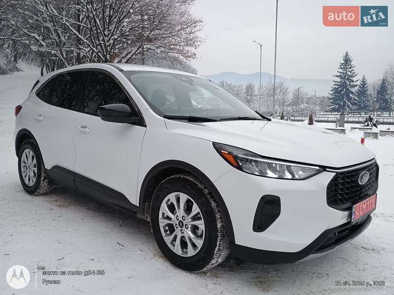 Внедорожник / Кроссовер Ford Escape 2023 в Хусте