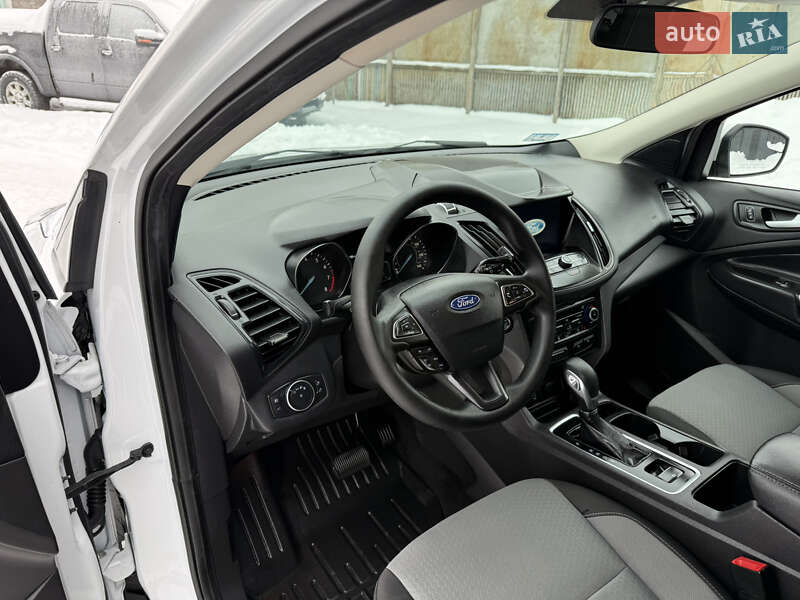 Внедорожник / Кроссовер Ford Escape 2019 в Дубно