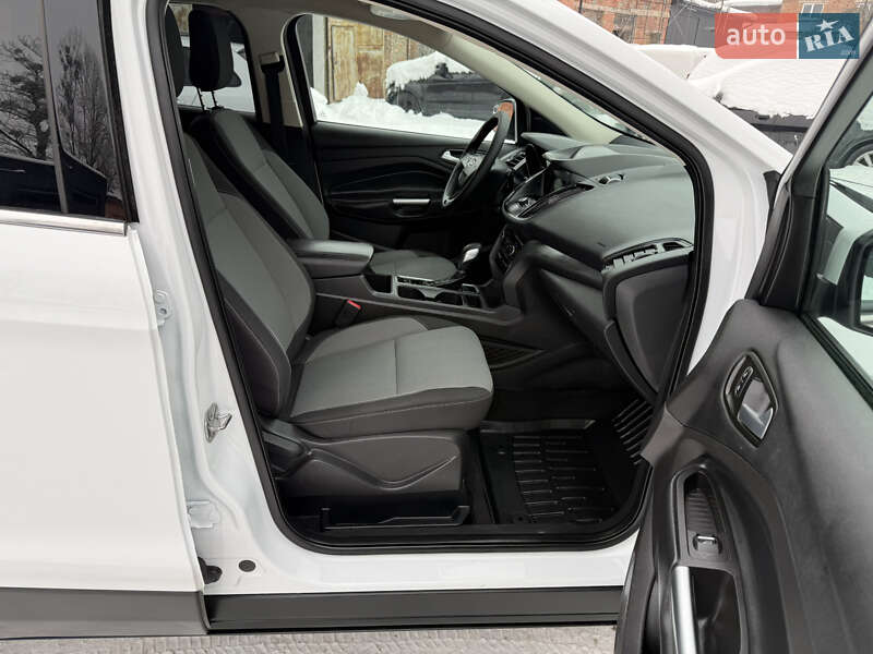 Внедорожник / Кроссовер Ford Escape 2019 в Дубно