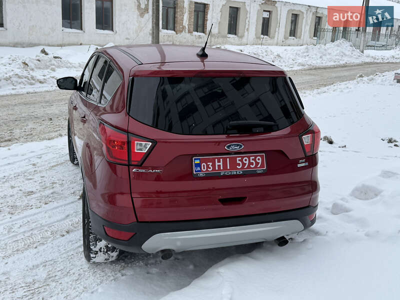 Внедорожник / Кроссовер Ford Escape 2019 в Дубно