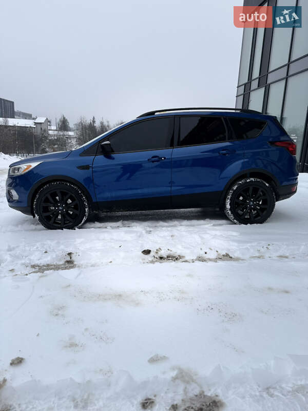 Позашляховик / Кросовер Ford Escape 2018 в Львові