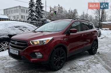 Внедорожник / Кроссовер Ford Escape 2017 в Киеве