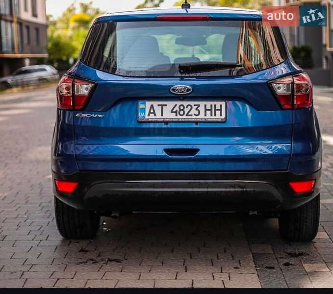 Внедорожник / Кроссовер Ford Escape 2017 в Угорниках