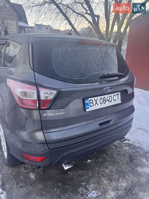 Внедорожник / Кроссовер Ford Escape 2017 в Хмельницком