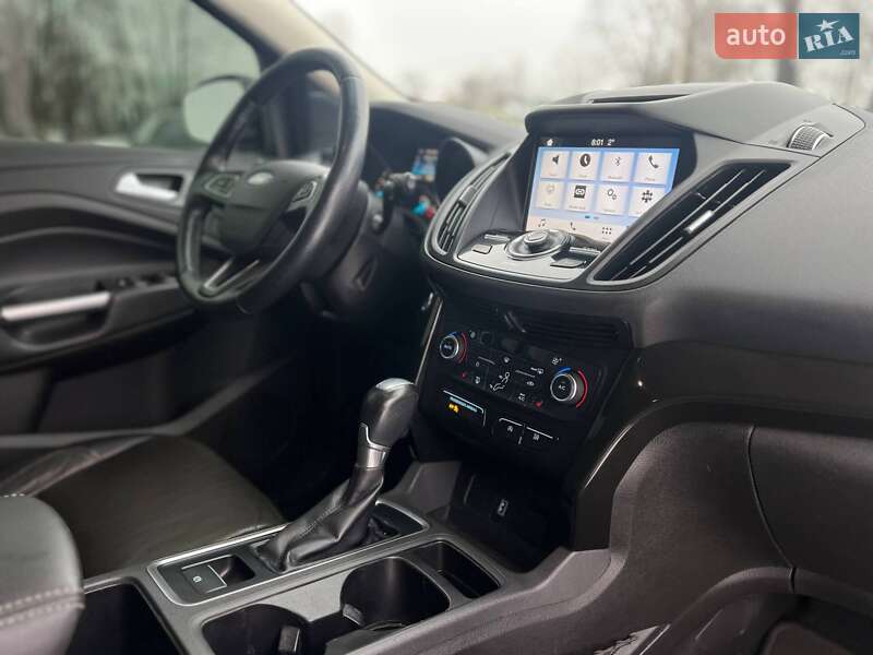 Внедорожник / Кроссовер Ford Escape 2017 в Стрые