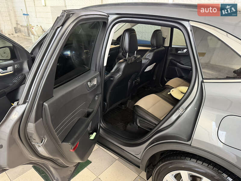 Позашляховик / Кросовер Ford Escape 2021 в Запоріжжі
