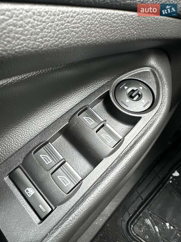 Внедорожник / Кроссовер Ford Escape 2016 в Белогородке