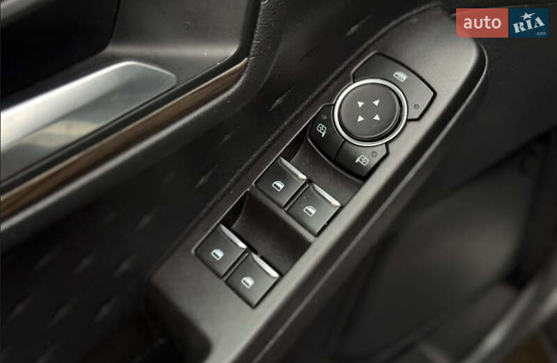 Внедорожник / Кроссовер Ford Escape 2020 в Киеве