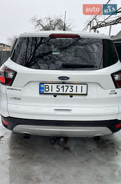 Внедорожник / Кроссовер Ford Escape 2017 в Полтаве