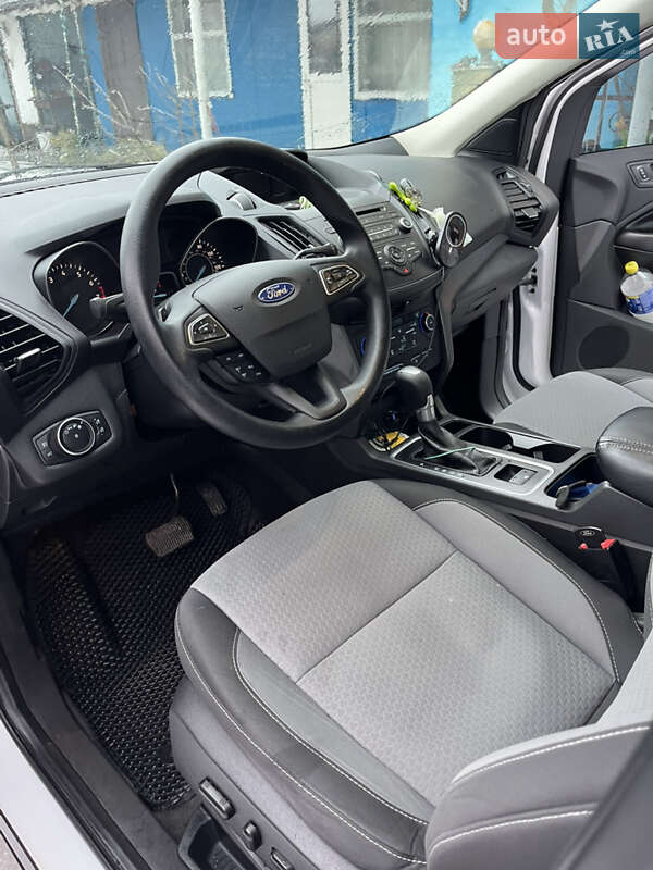 Внедорожник / Кроссовер Ford Escape 2017 в Полтаве