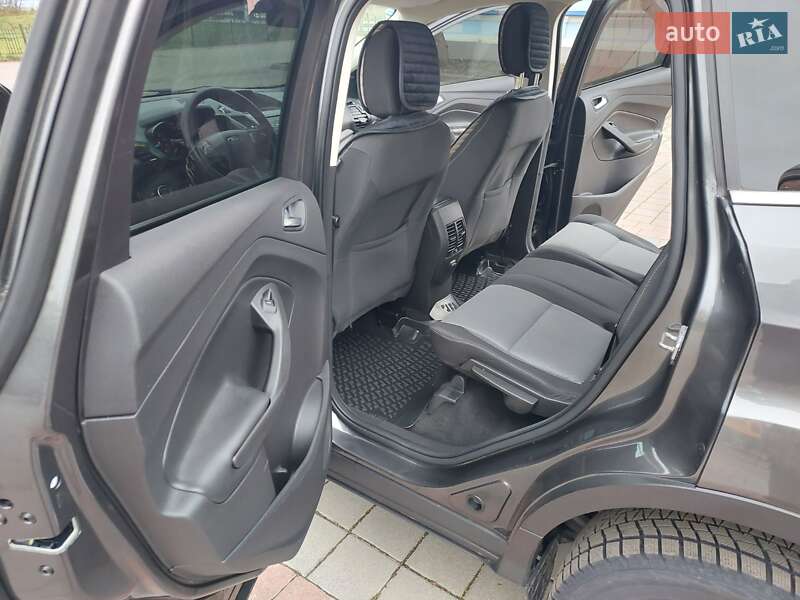 Внедорожник / Кроссовер Ford Escape 2017 в Карловке