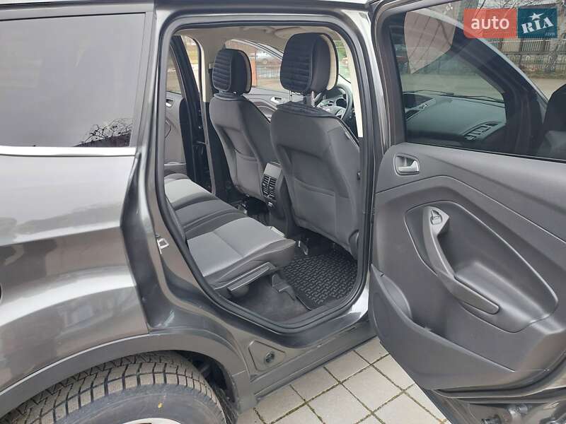 Внедорожник / Кроссовер Ford Escape 2017 в Карловке