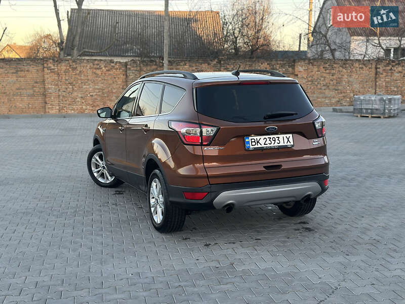 Внедорожник / Кроссовер Ford Escape 2017 в Дубно