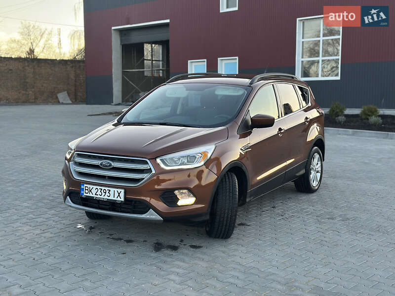Внедорожник / Кроссовер Ford Escape 2017 в Дубно