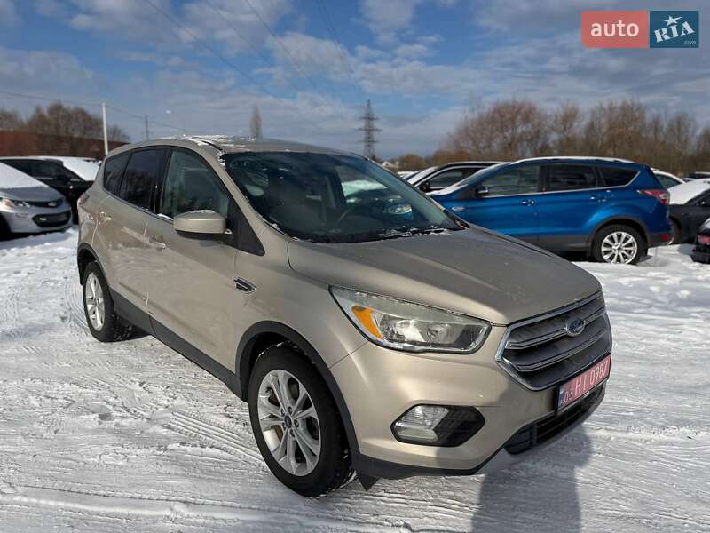 Позашляховик / Кросовер Ford Escape 2017 в Луцьку