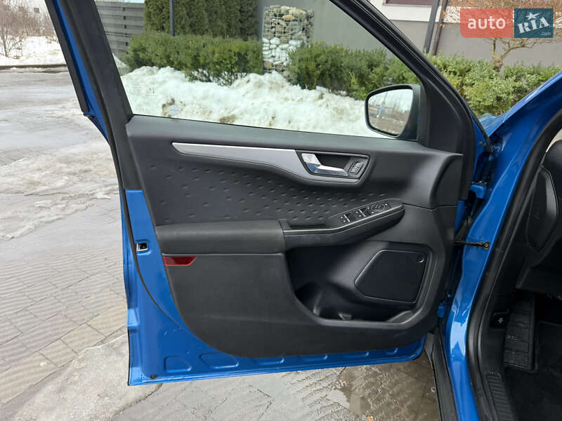 Внедорожник / Кроссовер Ford Escape 2019 в Стрые