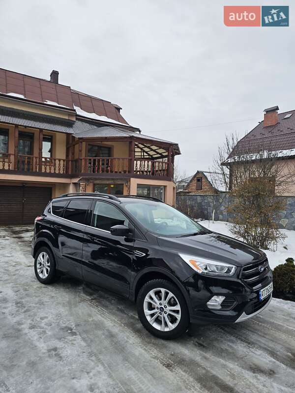 Позашляховик / Кросовер Ford Escape 2017 в Івано-Франківську