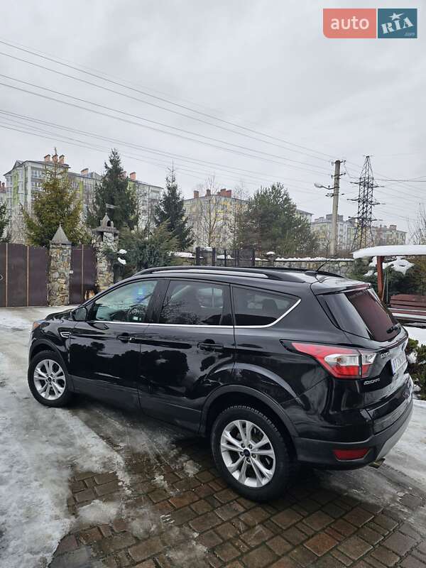 Позашляховик / Кросовер Ford Escape 2017 в Івано-Франківську