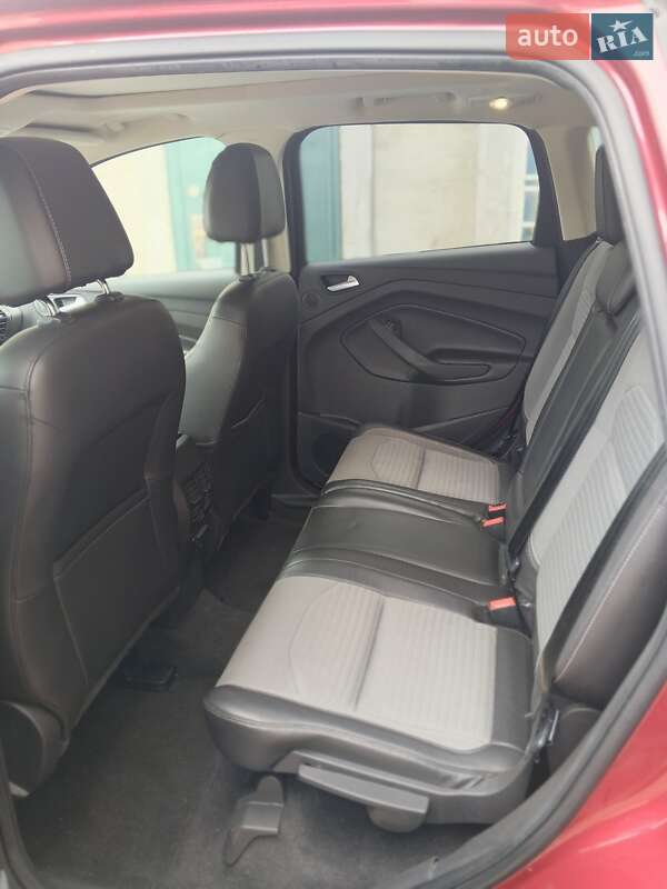 Позашляховик / Кросовер Ford Escape 2017 в Рівному