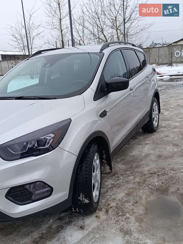 Внедорожник / Кроссовер Ford Escape 2017 в Житомире