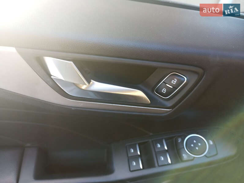 Внедорожник / Кроссовер Ford Escape 2021 в Черкассах