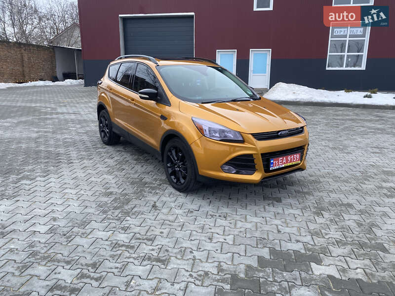 Внедорожник / Кроссовер Ford Escape 2016 в Дубно