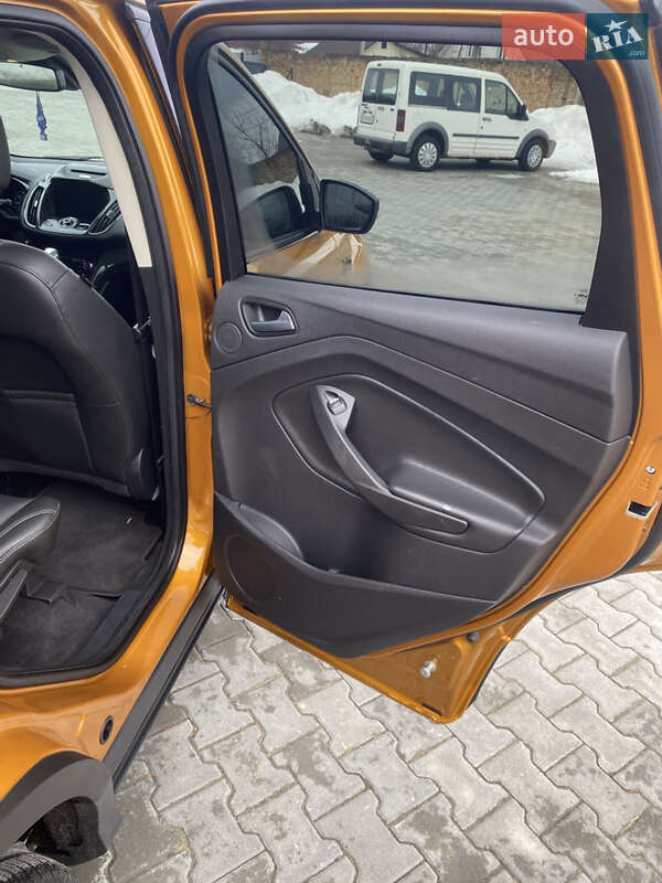 Внедорожник / Кроссовер Ford Escape 2016 в Дубно