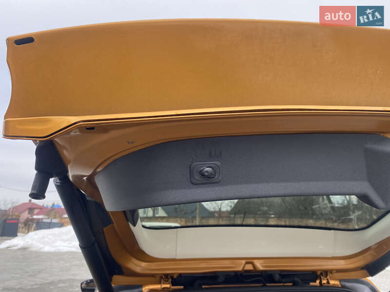 Внедорожник / Кроссовер Ford Escape 2016 в Дубно