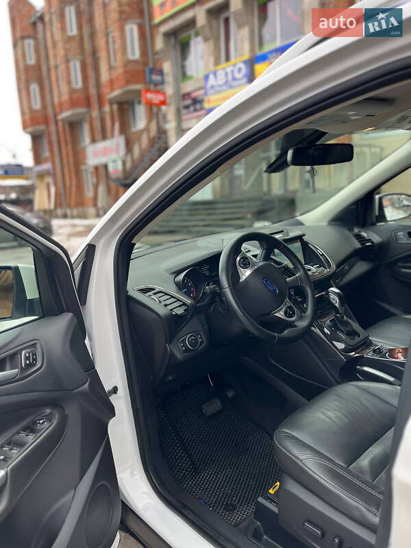 Внедорожник / Кроссовер Ford Escape 2015 в Ивано-Франковске