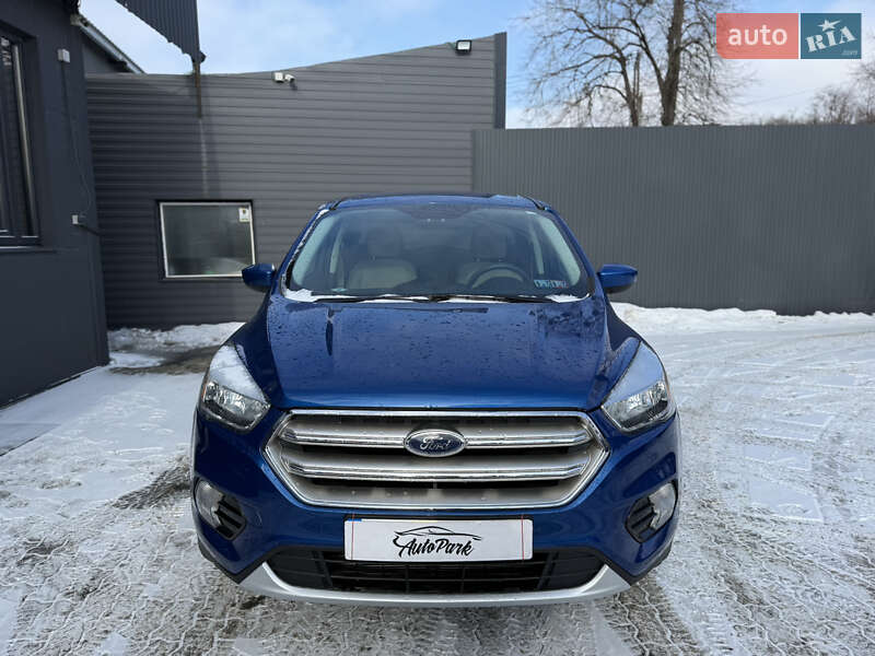 Позашляховик / Кросовер Ford Escape 2017 в Чернівцях
