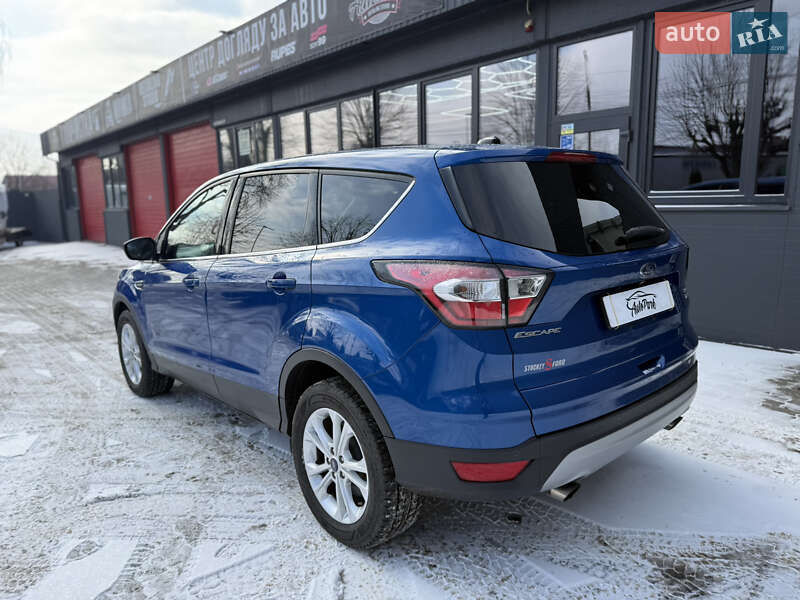 Позашляховик / Кросовер Ford Escape 2017 в Чернівцях