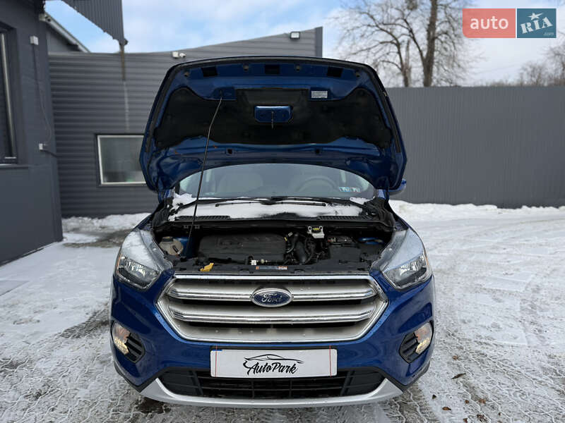 Позашляховик / Кросовер Ford Escape 2017 в Чернівцях