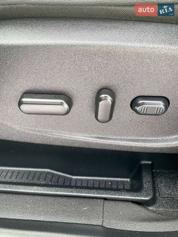 Позашляховик / Кросовер Ford Escape 2018 в Львові фото 15 Позашляховик / Кросовер Ford Escape 2018 в Львові