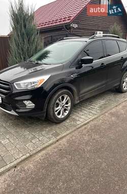 Внедорожник / Кроссовер Ford Escape 2017 в Пирятине