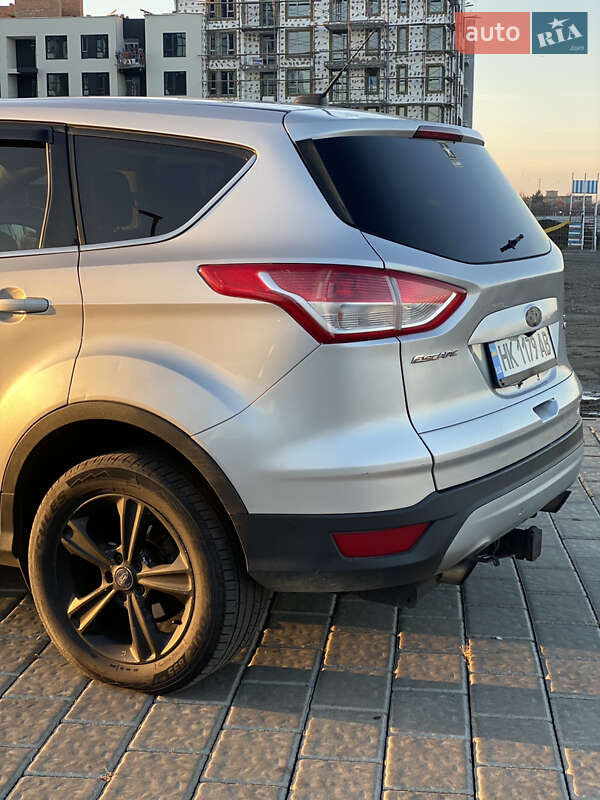 Внедорожник / Кроссовер Ford Escape 2014 в Ровно