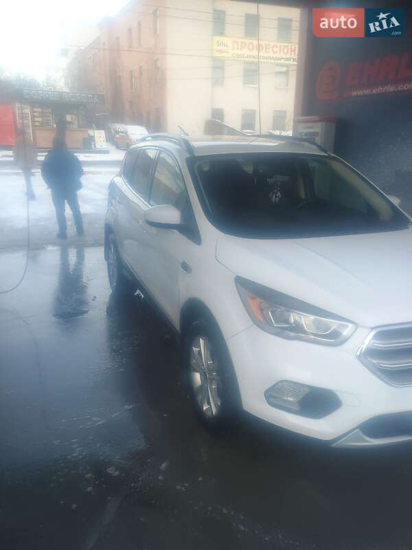 Позашляховик / Кросовер Ford Escape 2017 в Івано-Франківську