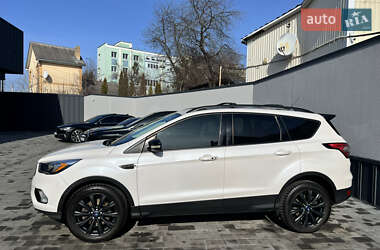 Позашляховик / Кросовер Ford Escape 2016 в Рівному