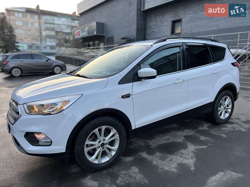 Внедорожник / Кроссовер Ford Escape 2018 в Ровно